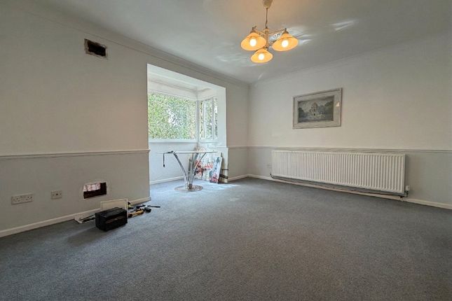 44 Beverley Court,, Cedar Drive, Berkshire photo 3