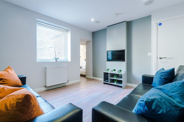 Shared accommodation to rent in Queen Anne Street, Stoke