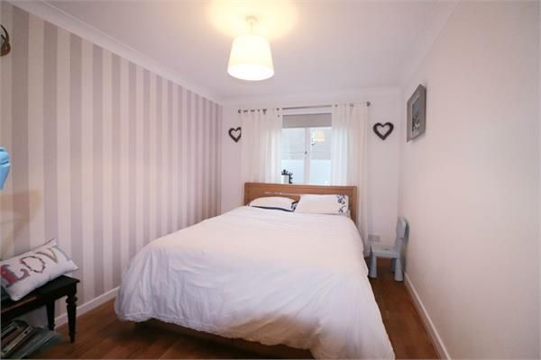 6, Oliver Court, ISLEWORTH photo 5