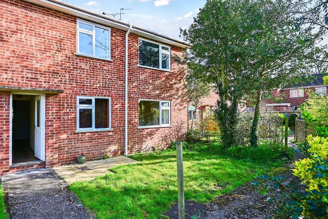 11, Russell Court, Camberley photo 4
