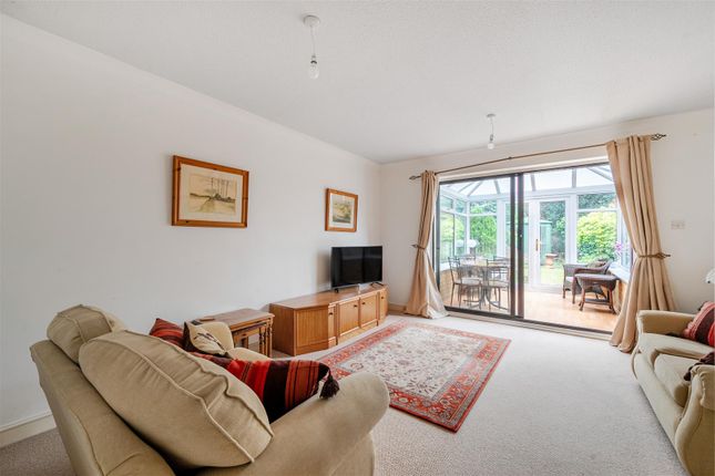 5, The Dittons, Finchampstead photo 4