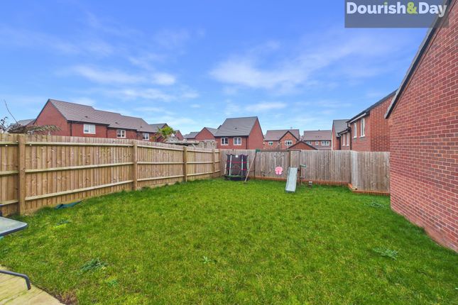14 Upnor Way, Stafford photo 4