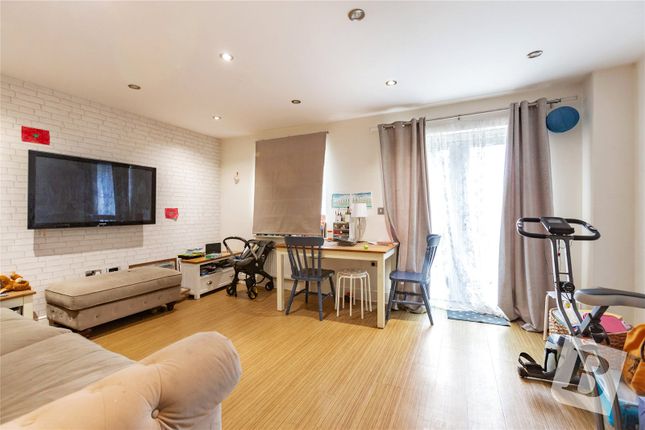 2, Mellowes Road, Hornchurch photo 3