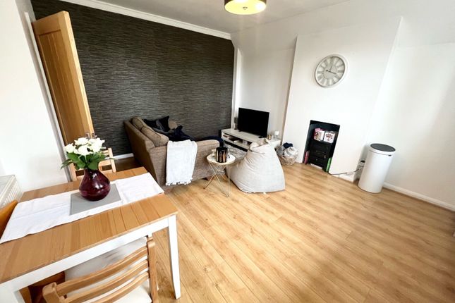 Flat for sale in Grand Drive, Raynes Park