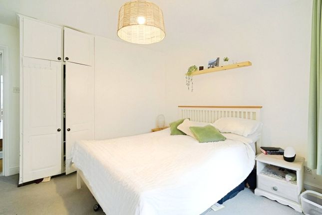 Flat 2, 22, Romola Road, London photo 4