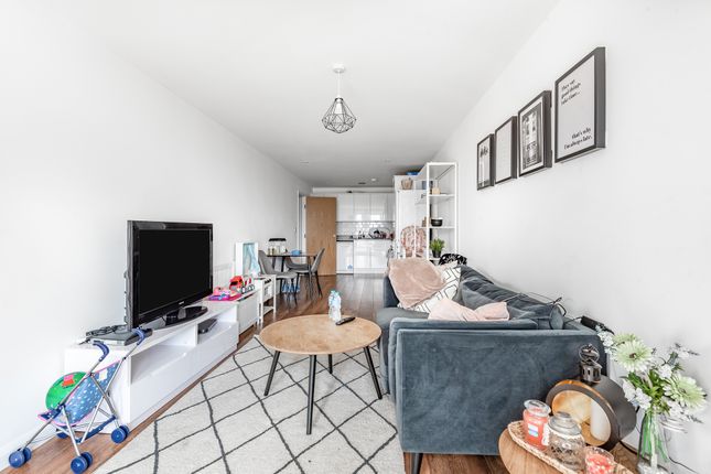 Flat 6, 6, Lyons Way, Slough photo 2