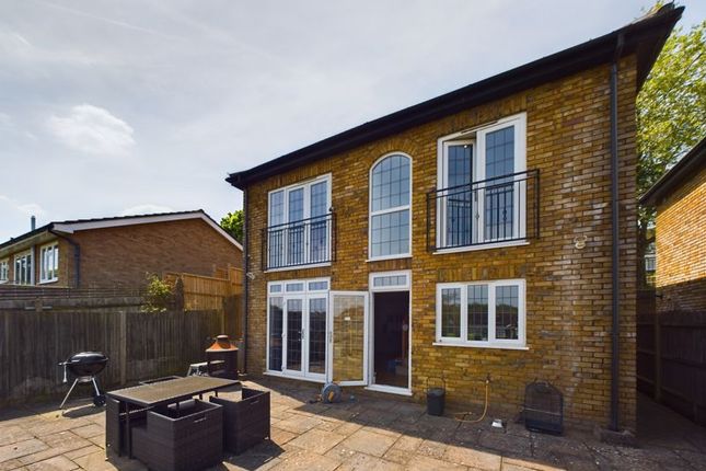 Thumbnail Detached house to rent in Riddlesdown Road, Purley