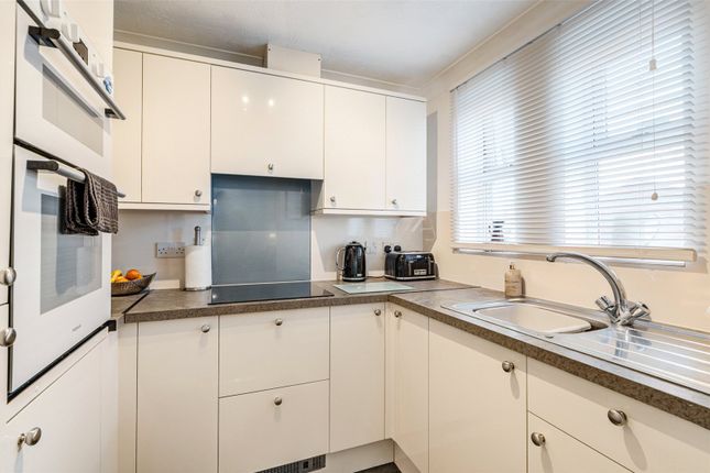 8 Pegasus Court,, Shelley Road, West Sussex photo 3