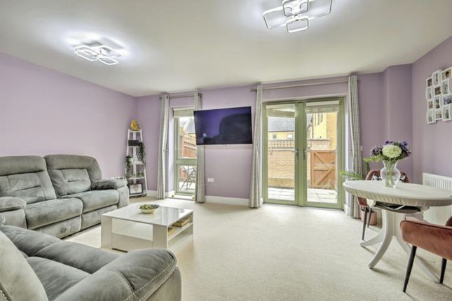 4, Strobel Drive, Northampton photo 3