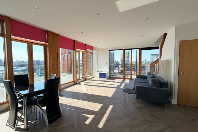 1-bed flat on Hanover Avenue, London, £3,200/mo