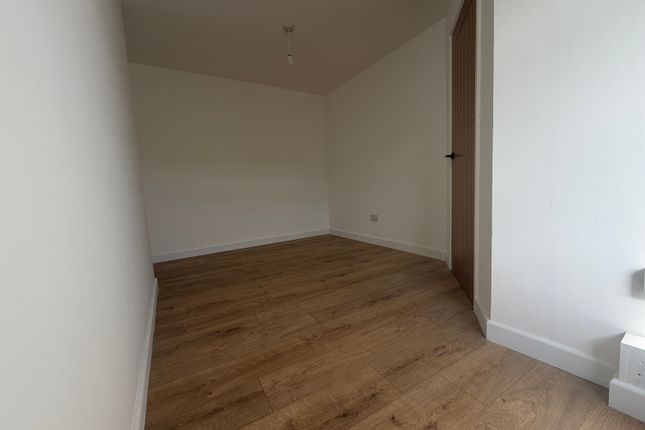 77, Clydach Road, TONYPANDY photo 2