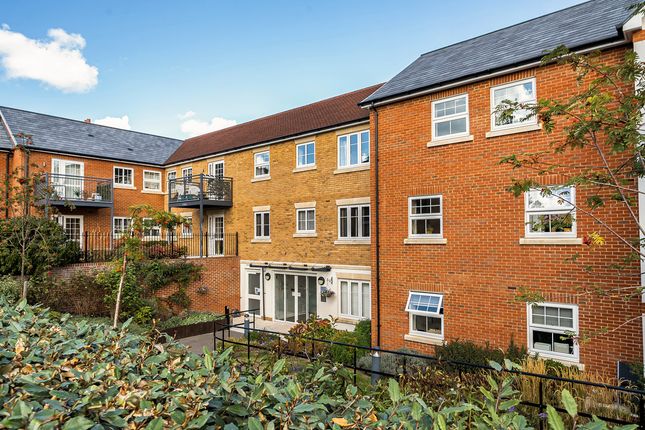 38 Queen Elizabeth Place, Orchard Lane, Alton photo 4