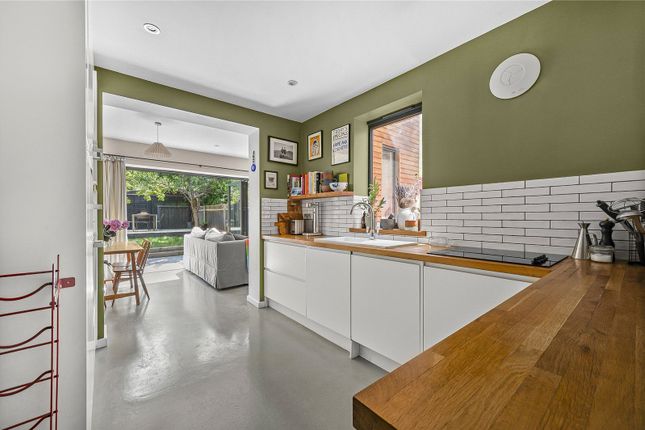 Ground Floor Flat, 120, Chesterfield Gardens, London photo 4