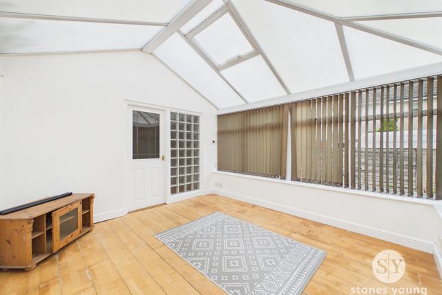 14 Laneshaw Close, Darwen photo 3