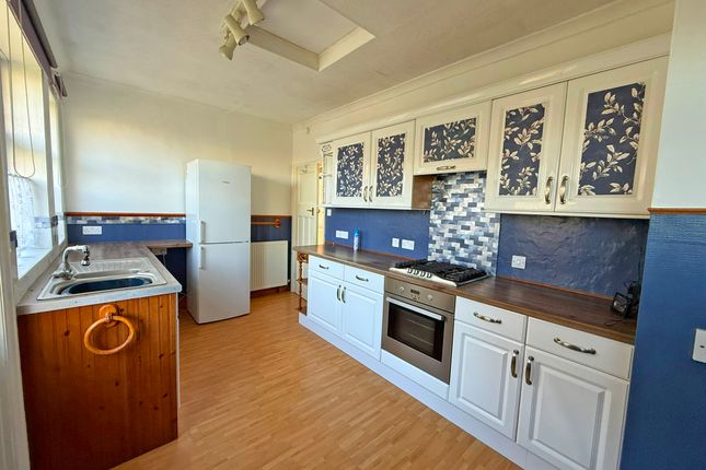17, Harewood Avenue, Scarborough photo 3