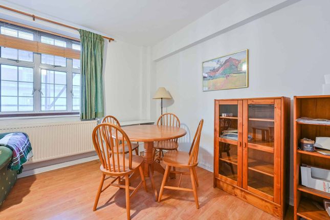 Flat for sale in Russell Court, Bloomsbury, London