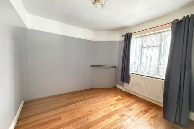 1, Hunters Grove, Collier Row photo 5