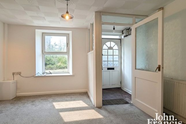 22, Spring Gardens, Pembrokeshire photo 3