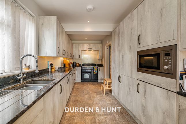 36 Ewellhurst Road, Ilford photo 4