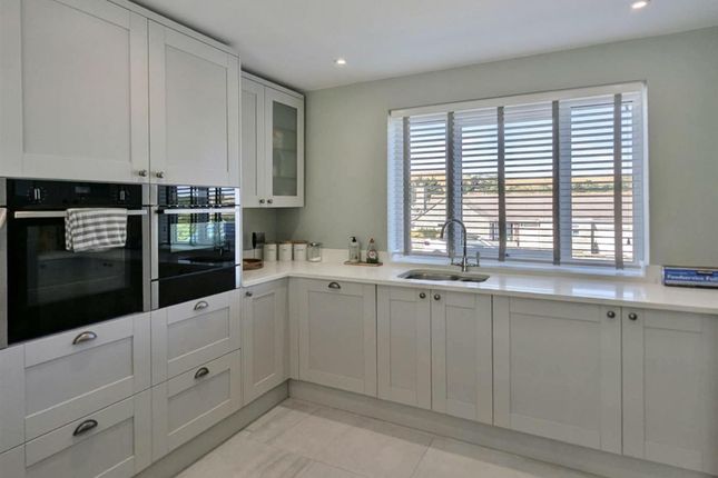 40 Chalbury Close, Weymouth photo 2