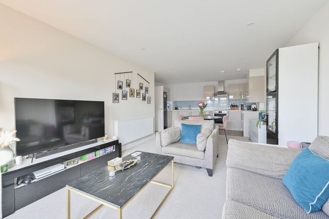 25 Woolworth House, Bessemer Road, Welwyn Garden City photo 4
