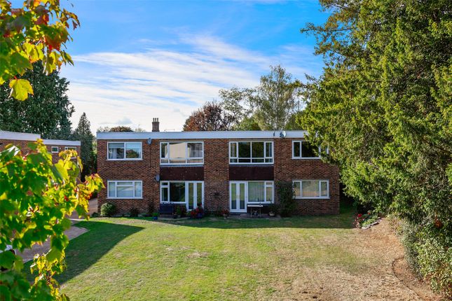 2-bed flat on Flat 3, Langley Court,, Alma Road, Surrey, £325,000