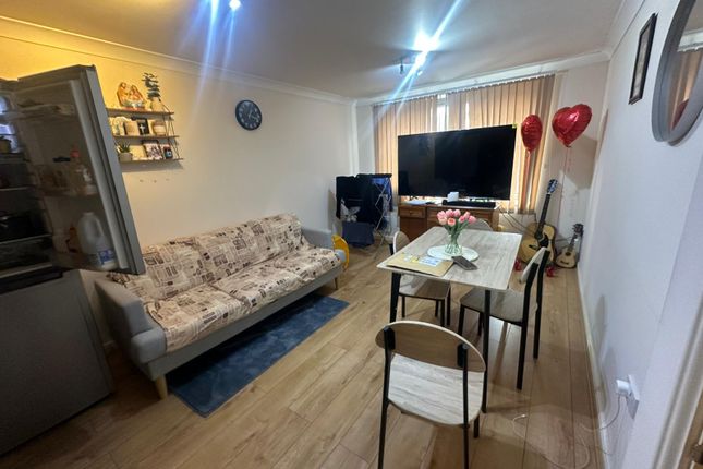 Flat 8, Salisbury House, Watford photo 2