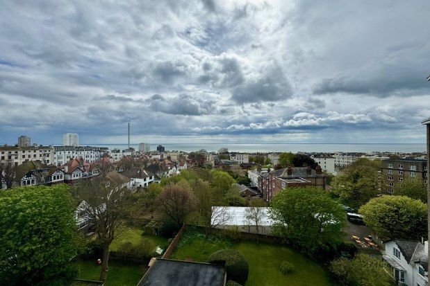 Thumbnail Flat to rent in Furze Hill, Hove