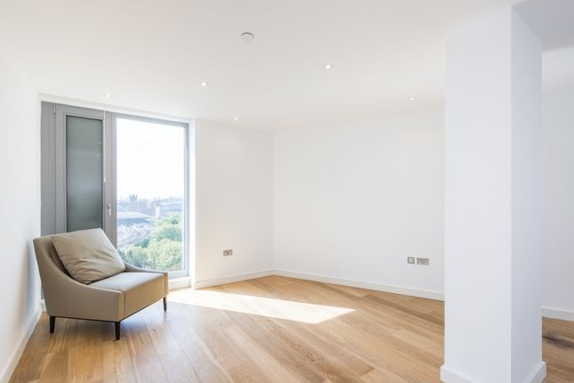 Flat to rent in Camley Street, London