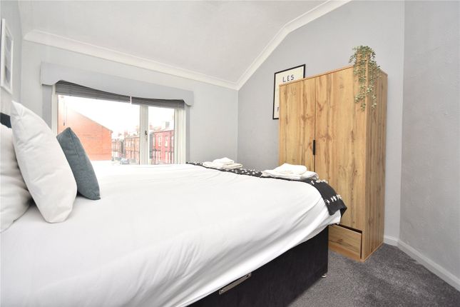 17, East Park View, West Yorkshire photo 5