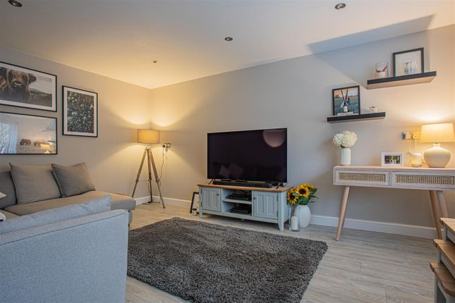 17 Vale Court, Mill Fold Way, Ripponden photo 4