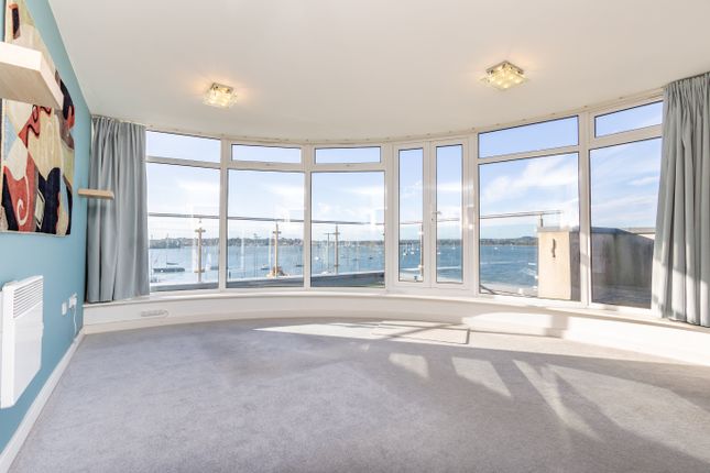Aqua Apartments, Lifeboat Quay Poole Dorset photo 4