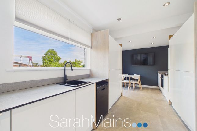 3 Lawrence Avenue, Blaydon-On-Tyne photo 3