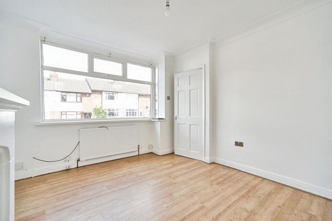 30, Nancroft Mount, LEEDS photo 3