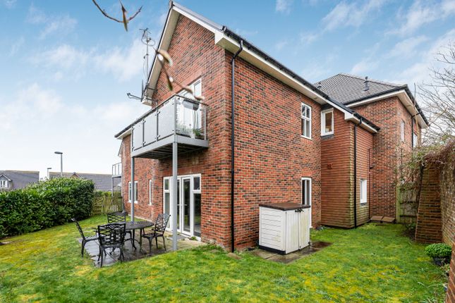 2-bed flat on 2 Blenhiem Court, Farnham Road, Liss, £325,000