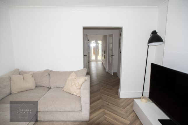 25, Glanffrwd Avenue, Ebbw Vale photo 4