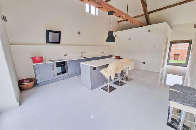 Kitchen 2.Jpg