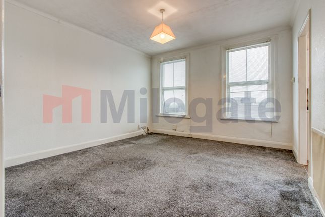 Flat to rent in St. James's Road, Croydon