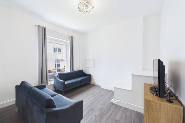 Flat 2, 26, Waterloo Street, Clifton photo 4