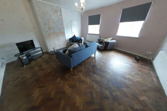 2 bed flat to rent in Flat, Barkers Butts Lane, Coventry CV6