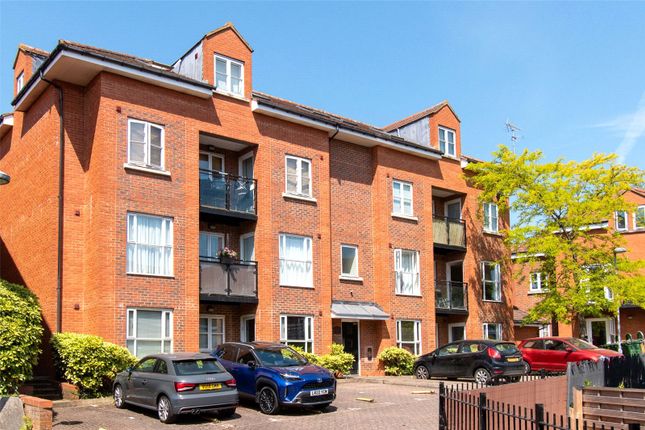 Flat for sale in Bancroft, Hitchin, Hertfordshire