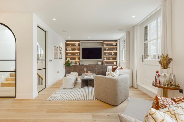 6, 6 Buckingham Mews, London photo 2