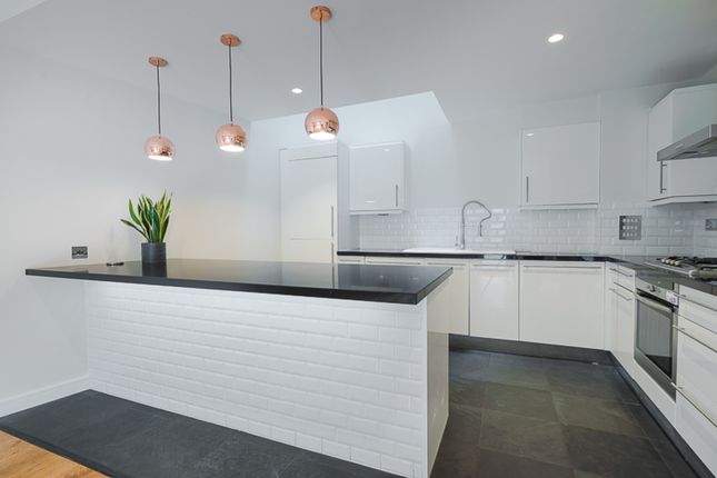 2, Magna Square, East Sheen photo 4
