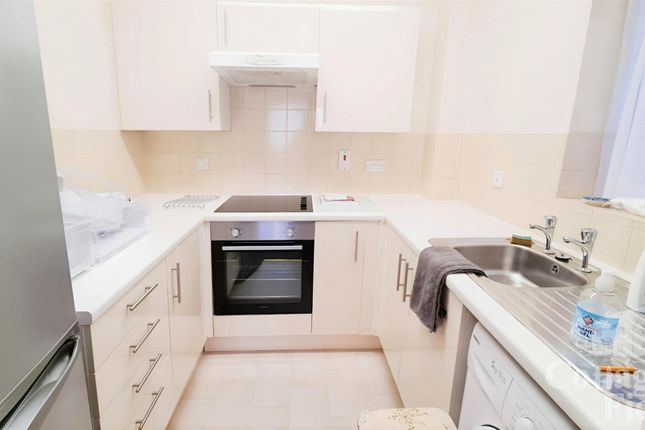 Thumbnail Flat to rent in Keats Close, Enfield - Relaxed, Secure &amp; Friendly Property !!