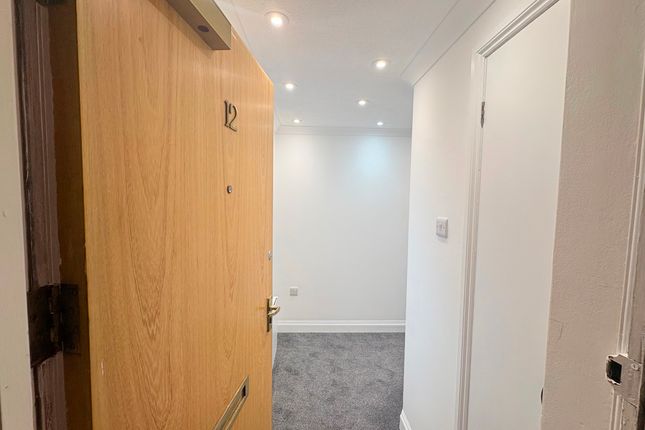 12 Castle Quay, Neath photo 3