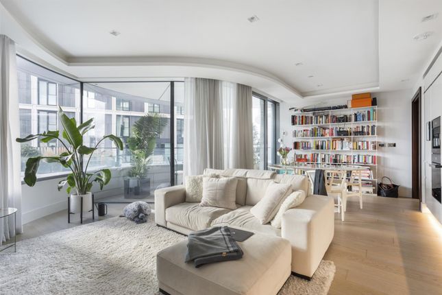 Flat for sale in Tower One, The Corniche, 24 Albert Embankment, Vauxhall, London