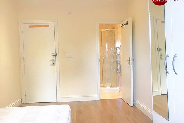 40 Central Road, Morden, London photo 3
