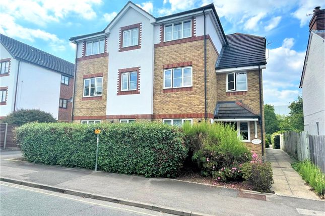 Flat for sale in Clarence Road, Fleet, Hampshire