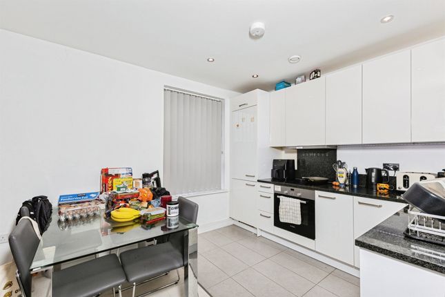 Flat 206, Peregrine House, Bedwyn Mews, READING photo 3