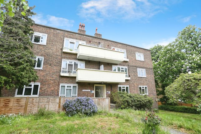 Flat for sale in Baizdon Road, London